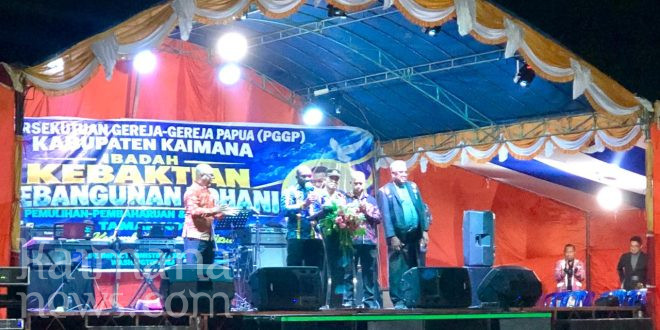 Buka KKR, Wabup Isak Ajak Jemaat Protestan dan Katolik Kaimana Bersatu Muliakan Tuhan