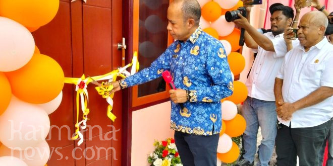 Sekda Kaimana Resmikan Rumah Pastori Jemaat GPI Papua Sion Air Merah