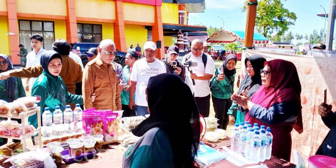 Bupati Hasan Apresiasi Kreativitas Kaum Perempuan Kaimana di Dunia UMKM  