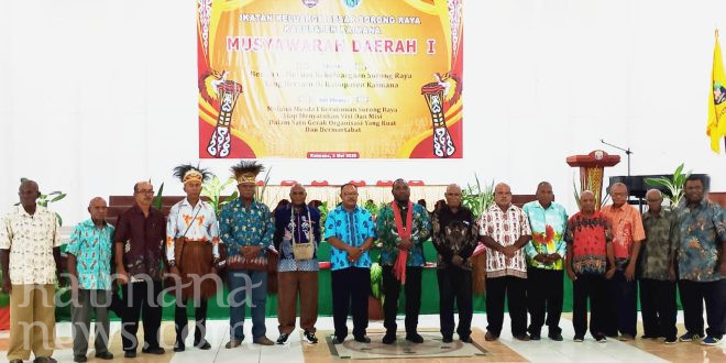 Wabup Isak Waryensi Ajak Warga Sorong Raya di Kaimana Jaga Kearifan Lokal