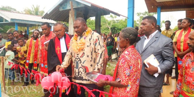 Wabup Kaimana Isak Waryensi Resmikan Menara Lonceng GKI Jemaat Maranatha Yarona