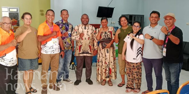 Wabup Isak Waryensi Kunjungi Kontingen Pesparawi Kaimana di Penginapan BPMP