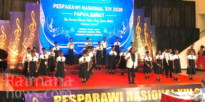 Wabup Kaimana Isak Waryensi Apresiasi Penampilan Paduan Suara Anak dan Solo Anak