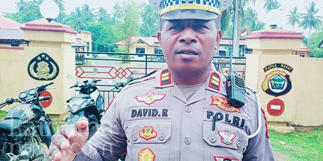 Gelar Operasi Penertiban, Kasat Lantas Polres Kaimana Imbau Pengendara Gunakan Helm