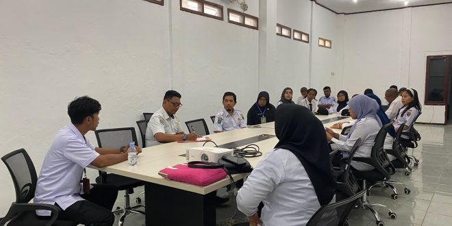 Tim Kantah Kaimana Sosialisasi Aplikasi ‘Sentuh Tanahku’ di Kantor Inspektorat Daerah