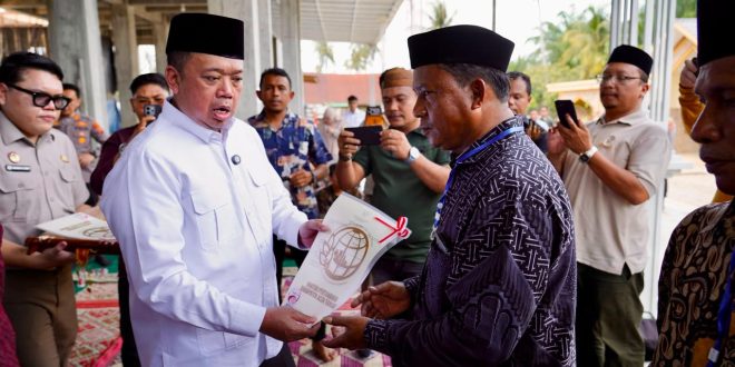 Menteri Nusron Serahkan Sertipikat Wakaf dan Bantuan dari MUI untuk Masjid Salman Alfarisi Aceh Tamiang