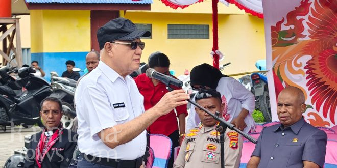 Bupati Kaimana Lepas Peserta Karnaval HUT 81 RI Tingkat Pelajar Hingga Umum