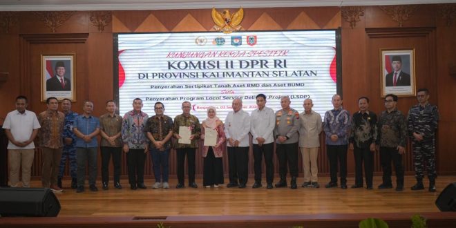 Serahkan Sertipikat Aset BMD dan BUMD Pemprov Kalsel, Wamen Ossy: Perkuat Kepastian Hukum Aset Daerah
