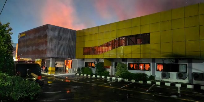 Wamen Ossy Tinjau Langsung Kebakaran Kantah Karawang, Prioritaskan Keselamatan dan Pemulihan Layanan