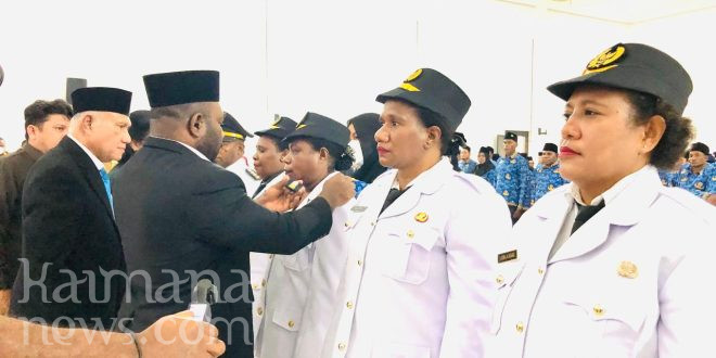 Lantik 6 Kepala Distrik dan 2 Lurah, Bupati Pesan: Jadilah Pemimpin yang Bertanggung Jawab