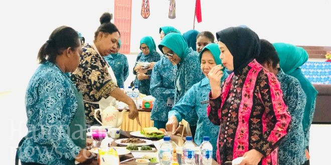 Tim PKK Distrik Yamor Juara 1 Lomba Masak Berbahan Pangan Lokal